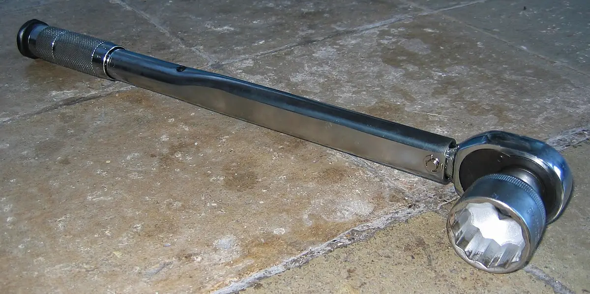 Click-type torque wrench with square drive